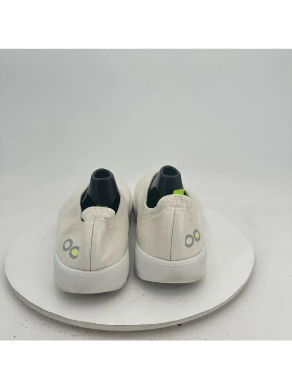 Oofos OOMG Eezee Women Size 10 Low Top White Slip On Comfort Recovery Shoes